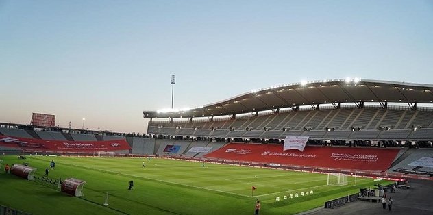 Taraftarlara tribün jesti