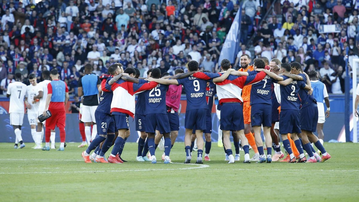 Paris Saint-Germain Ligue 1’de 13. şampiyonluğunu kazandı! Paris Saint-Germain Ligue 1’de 13. şampiyonluğunu kazandı!