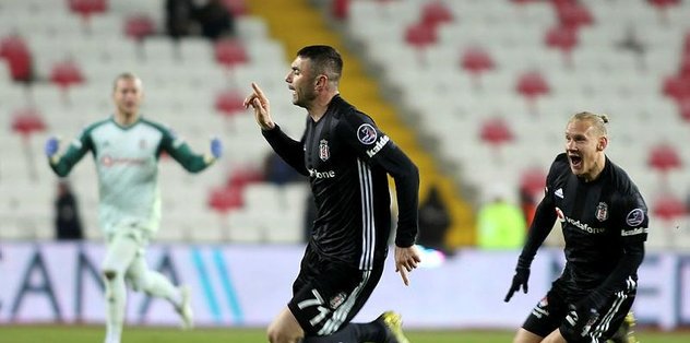 Beşiktaş'ta Burak Yılmaz müthiş bir gol attı sosyal medya yıkıldı!