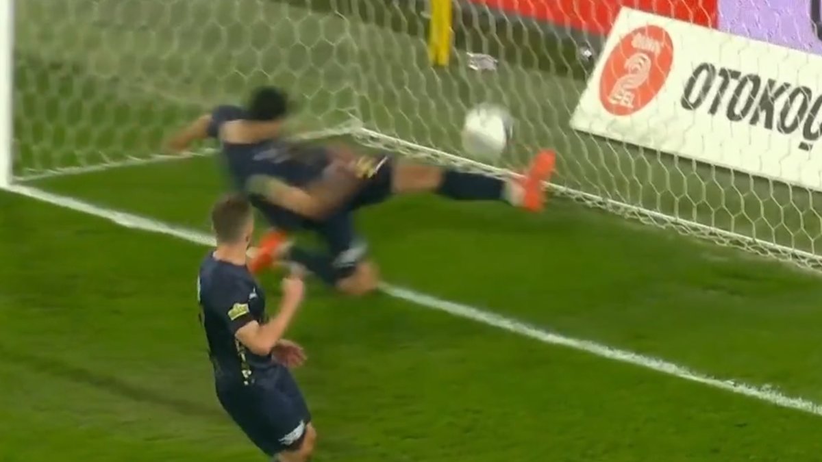 Fenerbahçe'nin golünde top çizgiyi geçti mi? İşte o görüntü Fenerbahçe'nin golünde top çizgiyi geçti mi? İşte o görüntü