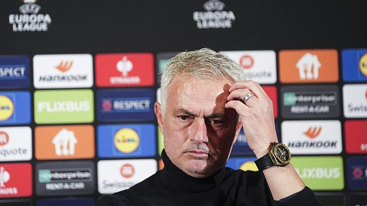 Fenerbahçe'de Jose Mourinho ne yapacağını şaşırdı! Yeni transferler... Fenerbahçe'de Jose Mourinho ne yapacağını şaşırdı! Yeni transferler...