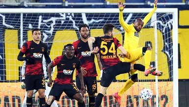 Taraftar serbest mi?