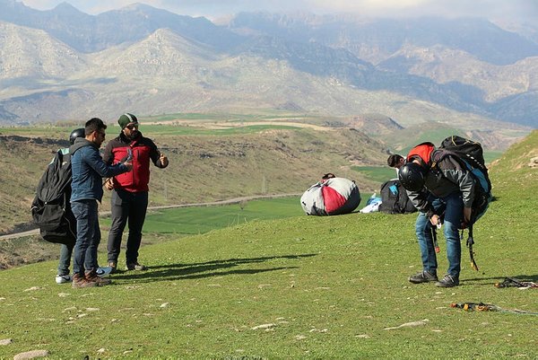 Cudi Dağı'nda yamaç paraşütü etkinliği