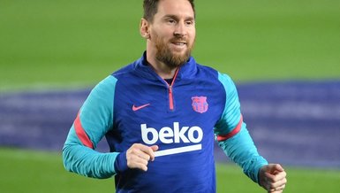 Messi 2 yıl daha