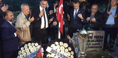 Beşiktaş, şampiyonluk kupasını Vefa Müdüre getirdi