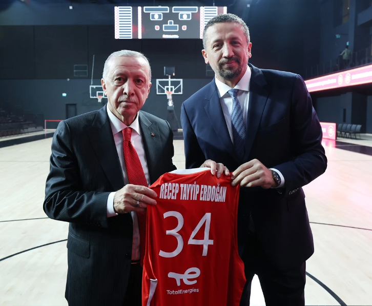 basketbol-gelisim-merkezinde-ilk-basket-baskan-erdogandan-1727641496094.png