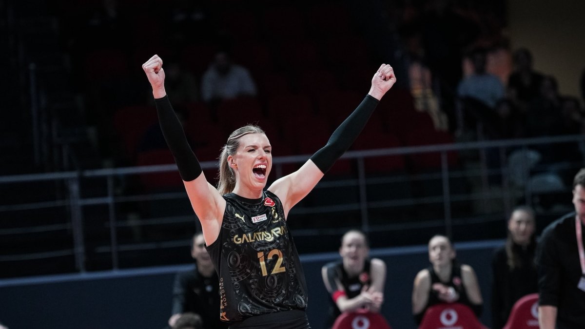 Galatasaray Daikin Türk Hava Yolları'nı set vermeden yenerek seride öne geçti!