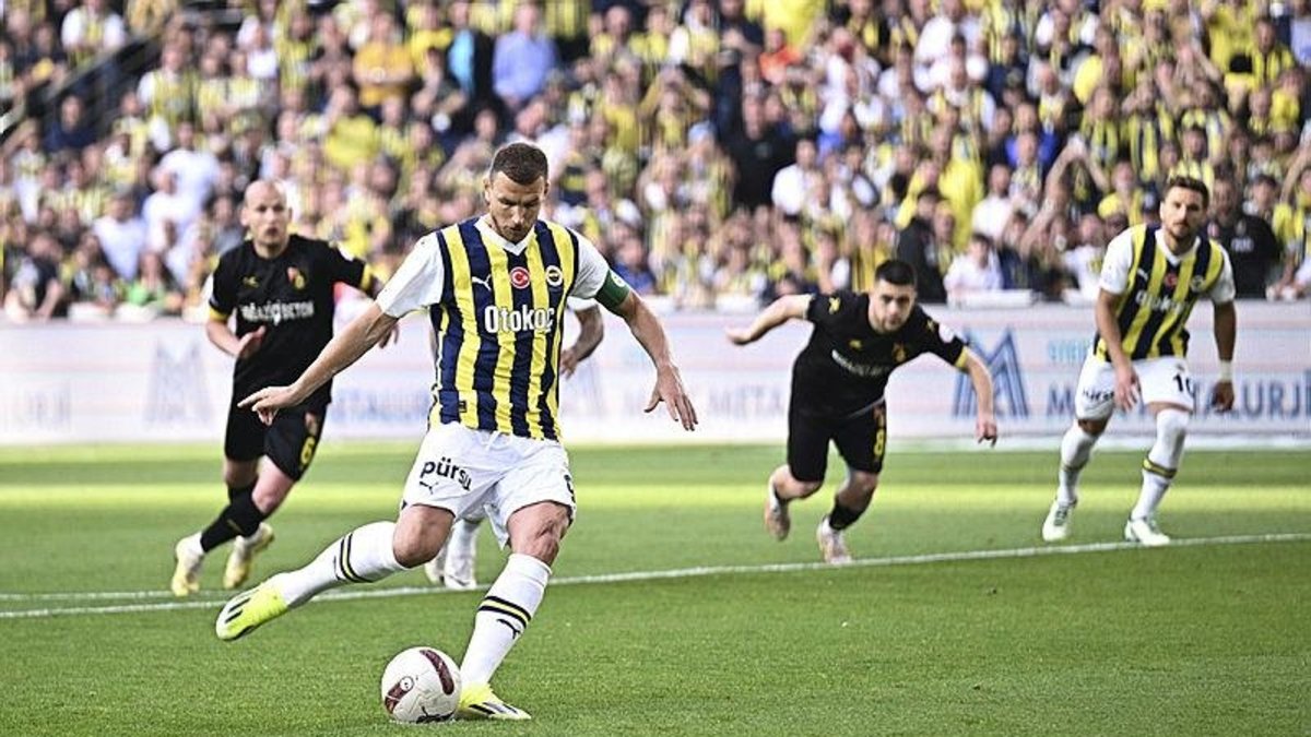 FENERBAHÇE HABERLERİ - Edin Dzeko sezonu 25 golle tamamladı
