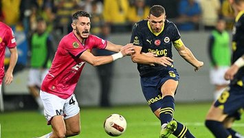 Edin Dzeko saç baş yoldurdu