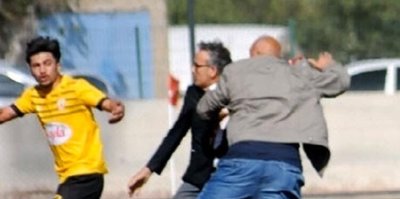 Şoke eden olay! Başkan kırmızı kart gören oyuncusunu dövdü