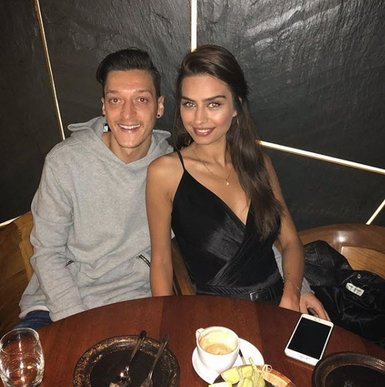 Hoşgeldin damat! Amine Gülşe’nin ailesi Mesut Özil’i ağırladı