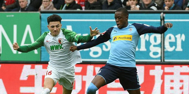 Gladbach’da takımdan jest