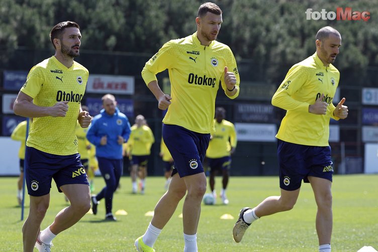 TRANSFER HABERLERİ: Fenerbahçe sil baştan! İsmail Kartal raporunu verdi...