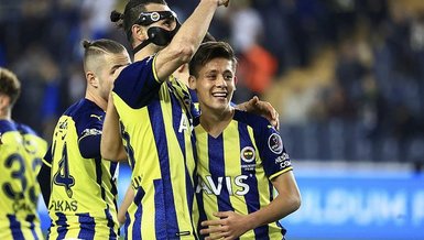 Fenerbahçe - Hatayspor maçında taraftarlar Arda Güler'i istedi penaltıyı Serdar Dursun attı