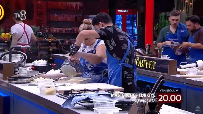 masterchef-3-dokunulmazlik-oyununu-hangi-takim-kazandi-8-ekim-masterchef-turkiyede-eleme-adaylari-kim-oldu-1759916828760.jpg