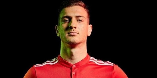 Manchester United’a 19 yaşında sağ bek