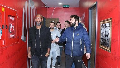 Anelka Ümraniyespor'da teknik heyet ve futbolcularla buluştu!