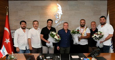 Başkan Böcek, Orhan Okulu’yu tebrik etti