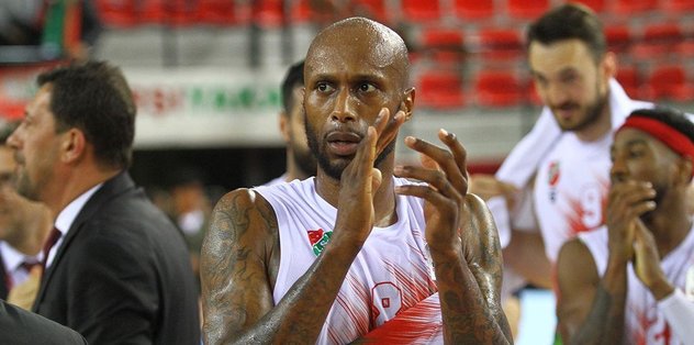 Son dakika: Pınar Karşıyaka'da Crocker'ın sözleşmesi henüz feshedilemedi