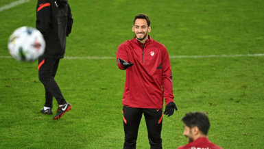 Hakan Calhanoglu Ndan Galatasaray A Sicak Mesaj Transfer Son Dakika Galatasaray Haberleri