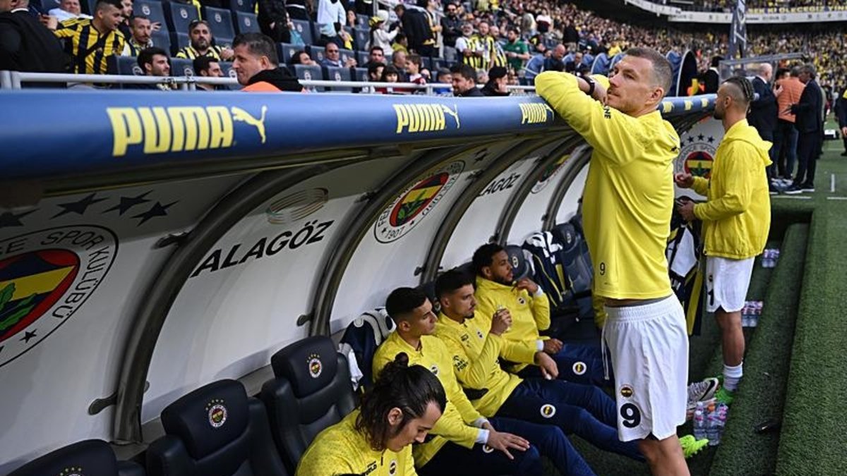 FENERBHAÇE HABERLERİ Dzeko krizinin perde arkası belli oldu! İsmail Kartal... FENERBHAÇE HABERLERİ Dzeko krizinin perde arkası belli oldu! İsmail Kartal...