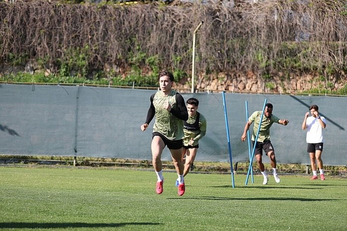 besiktas-corendon-alanyaspor-maci-sifresiz-saat-kacta-ve-hangi-kanalda-1776948394225.jpeg Beşiktaş-Corendon Alanyaspor maçı hangi kanalda?