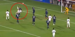 Zlatan Ibrahimovic’ten muhteşem gol!