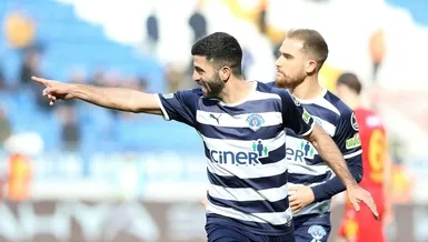 Umut Bozok göz kamaştırıyor