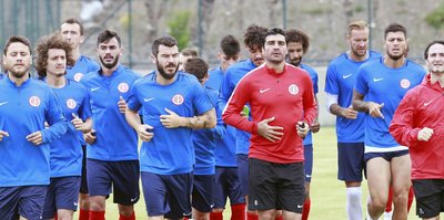 Antalyaspor'da yaşanan kriz antrenmanı iptal ettirdi