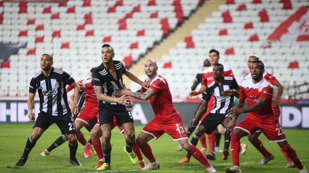 Interpretation of Antalyaspor-Beşiktaş match from the master writer: He could not evaluate the referee's gift #