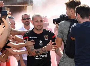 Sneijder Nice’teki ilk antrenmanına çıktı