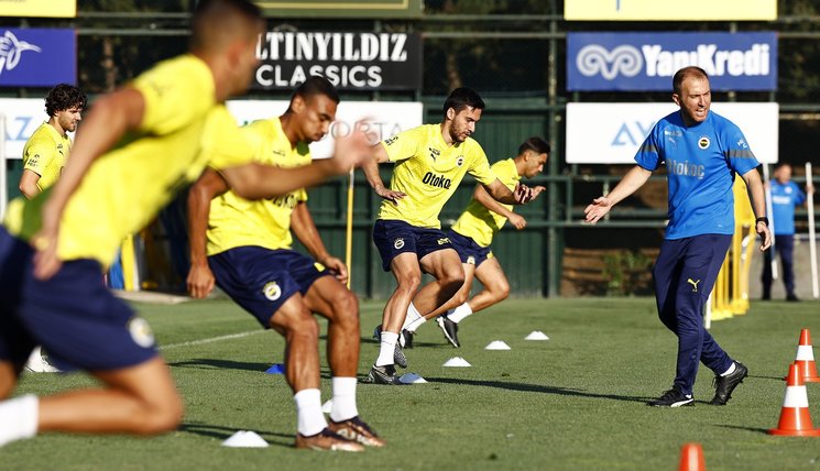 fenerbahce-zimbru-maci-canli-izle-fenerbahce-zimbru-maci-saat-kacta-fb-maci-hangi-kanalda-canli-yayinlanacak-1690351769163.jpg
