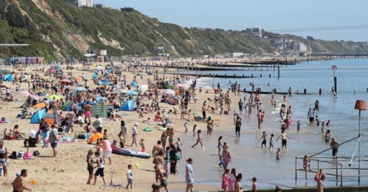 Ingiltere De Corona Virusunu Yok Saydilar Bournemouth Da Plajlar Tiklim Tiklim Son Dakika Genel Haberleri Fotomac