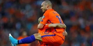 Sneijder attı Advocaat sevindi