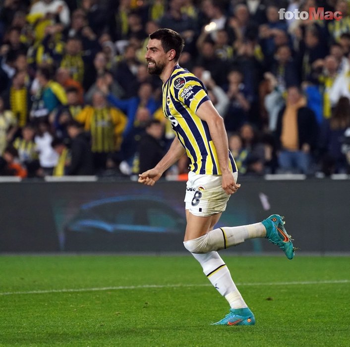 Fenerbahçe'de şok gelişme! Yıldız isim sezonu kapattı
