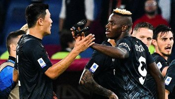 Napoli Roma'yı devirdi! Zirveye yerleşti