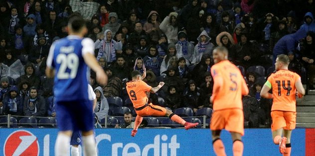 Liverpool, Porto'yu dağıttı