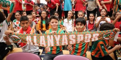 Alanyaspor öğrencilerle buluştu