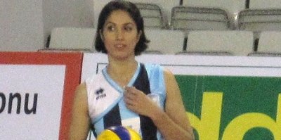 Voleybolcu Hülya Cömert 6 yıl sonra sahada