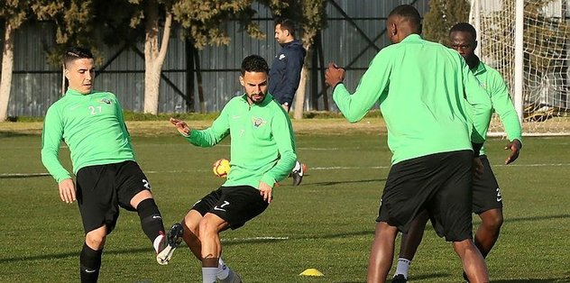 Akhisarspor Galatasaray maçı hazırlıklarına başladı