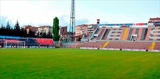 Maç öncesi çim krizi