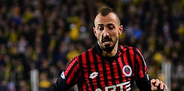 Gençlerbirliği'nde Ahmet İlhan Özek ameliyat edildi