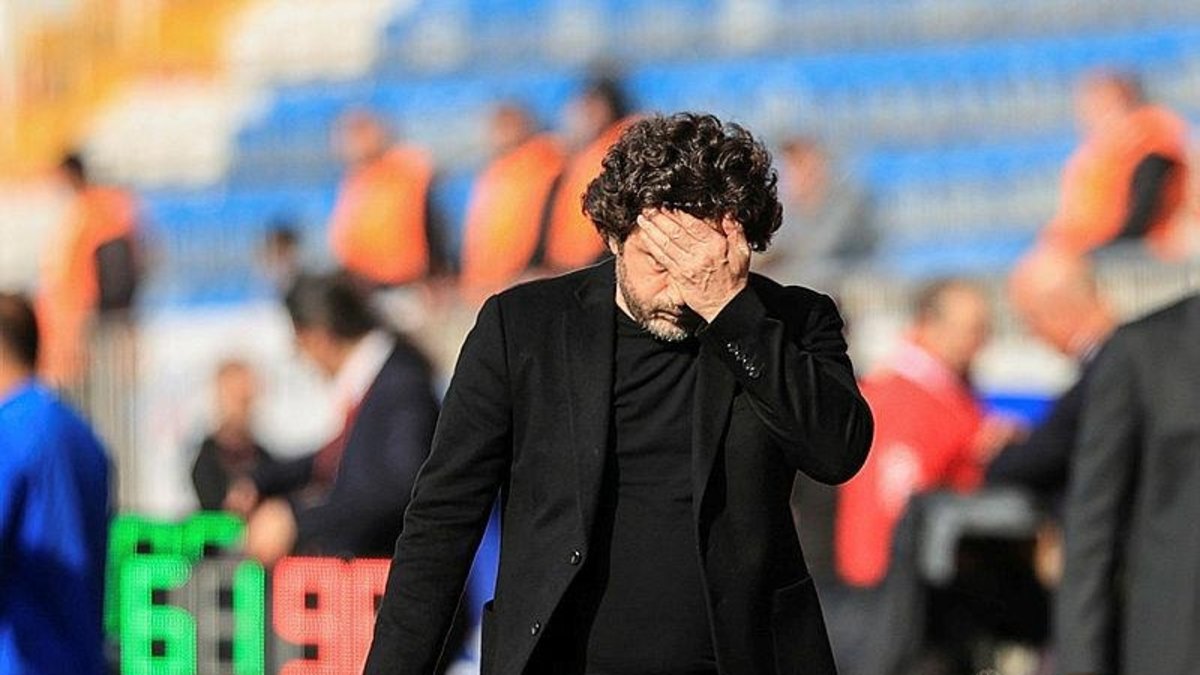 Corendon Alanyaspor teknik direktörü Fatih Tekke görevinden istifa ettiğini açıkladı!