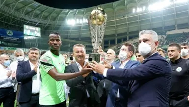 Çotanak kupasını aldı