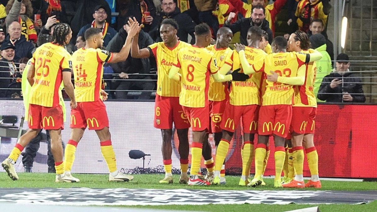 Lens liderliğini sürdürdü