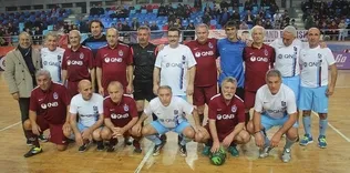 Şampiyon bordo takım