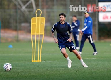 Fenerbahçe’de Jose Sosa’ya ciddi uyarı! Emre Belözoğlu o fikre sıcak bakıyor