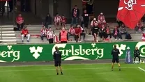 Futbolda bir ilk yaşandı! Sosyal mesafe...