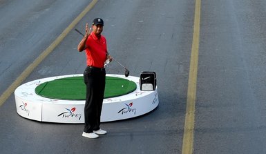 Tiger Woods’un tarihi atışından kareler