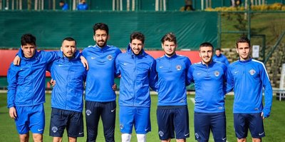 Kasımpaşa'da 5 futbolcu profesyonel yapıldı